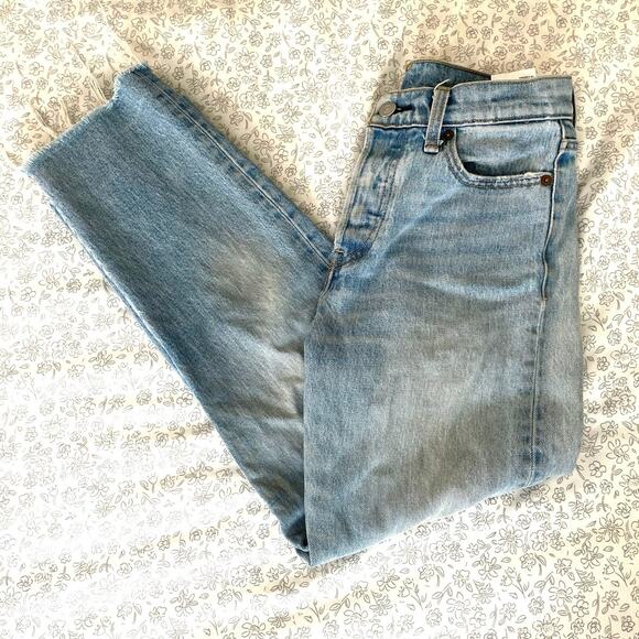 Levi’s 501 Light Wash Raw Hem Jeans Women’s W26 - Picture 1 of 7